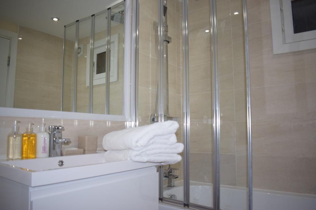 Sky Night Serviced Apartments Cardiff Exterior photo